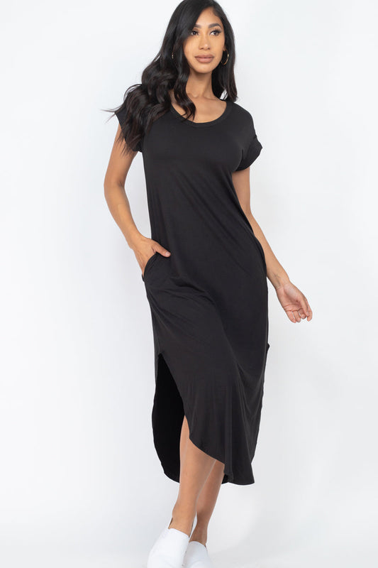 Maxi dress with a V-neckline and cap sleeves