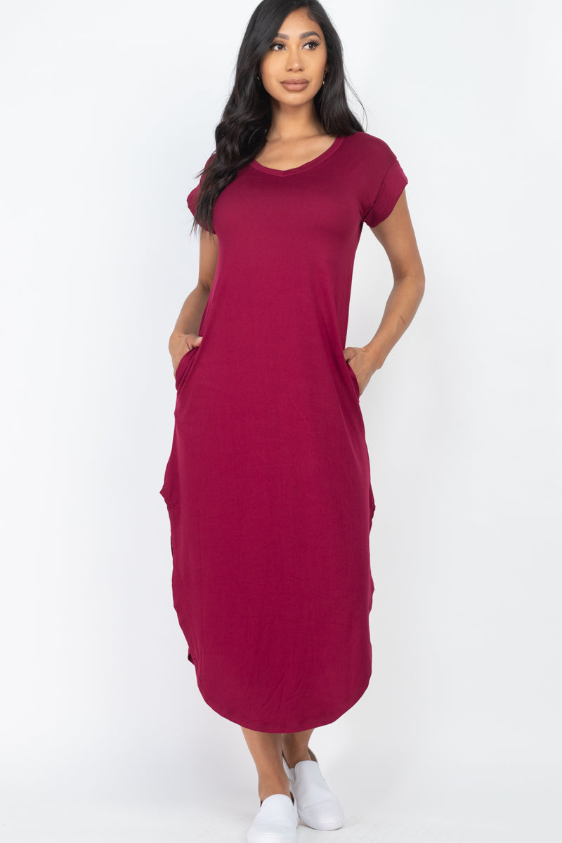 Maxi dress with a V-neckline and cap sleeves