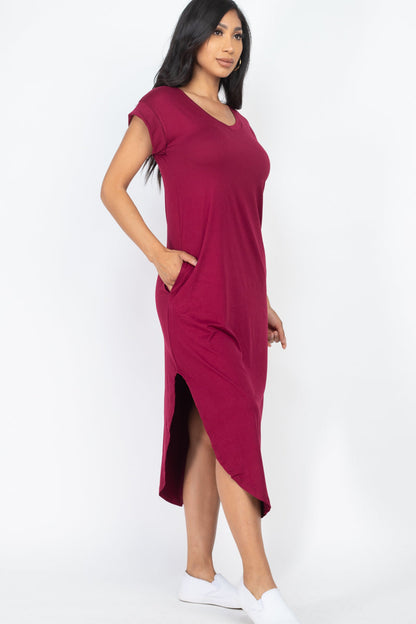 Maxi dress with a V-neckline and cap sleeves