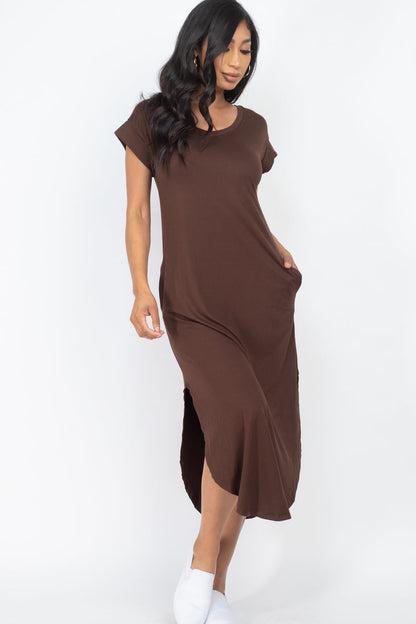 Maxi dress with a V-neckline and cap sleeves