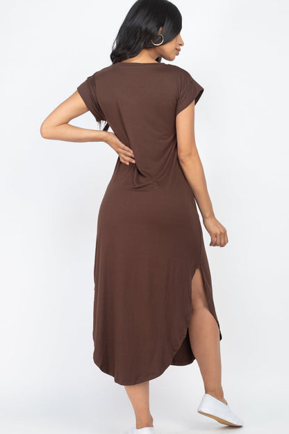 Maxi dress with a V-neckline and cap sleeves