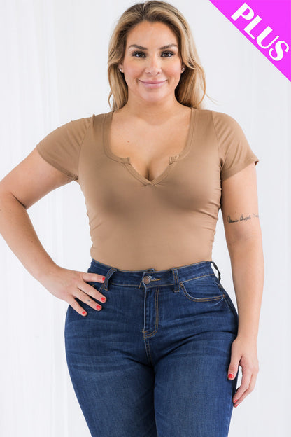 Casual Split Neck Solid Short Sleeve Bodysuit in Plus Size