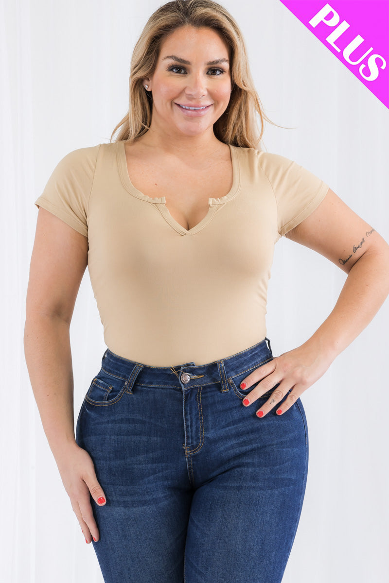 Casual Split Neck Solid Short Sleeve Bodysuit in Plus Size