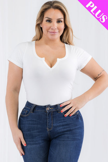 Casual Split Neck Solid Short Sleeve Bodysuit in Plus Size